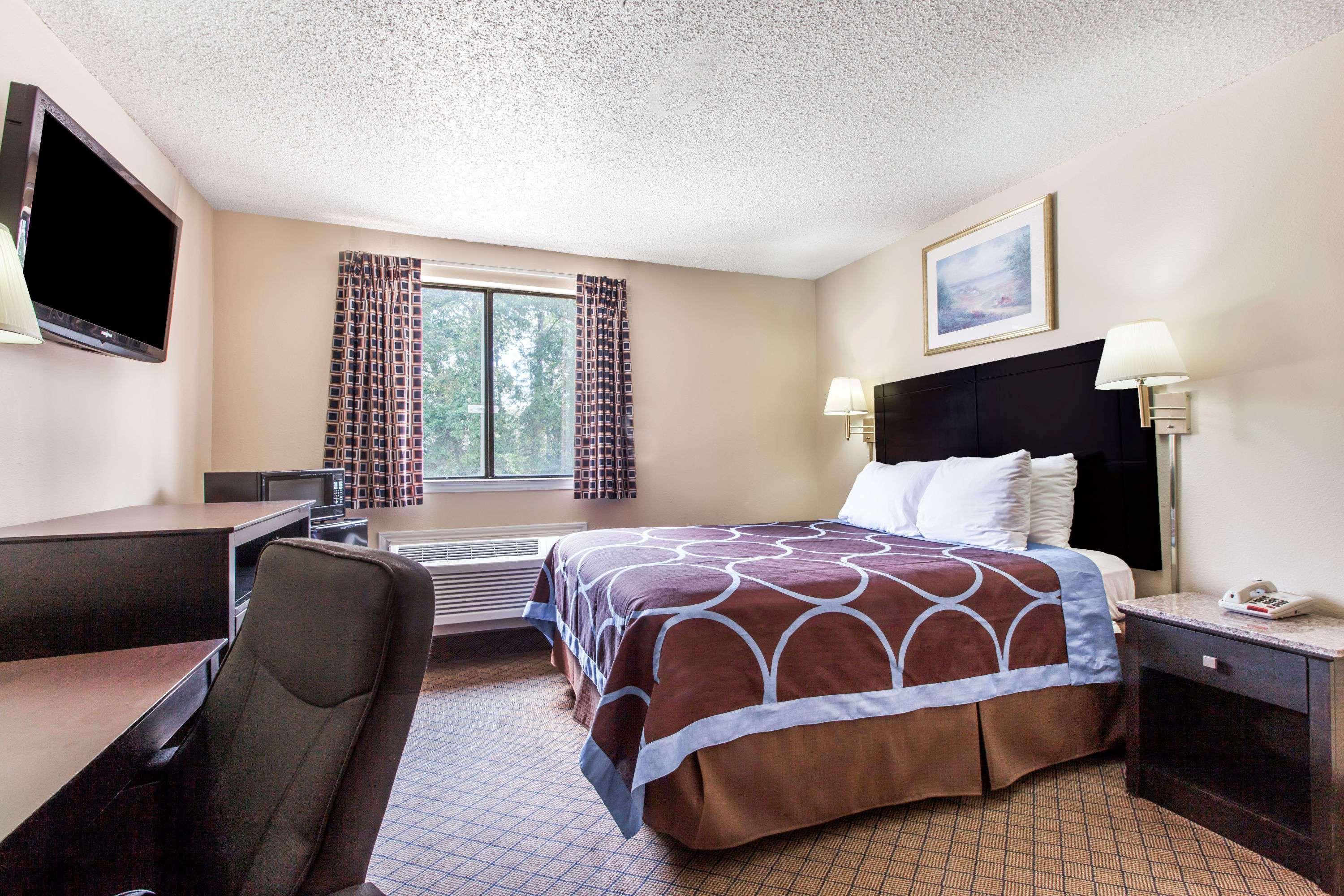 Super 8 By Wyndham Cleveland Tx Otel Dış mekan fotoğraf